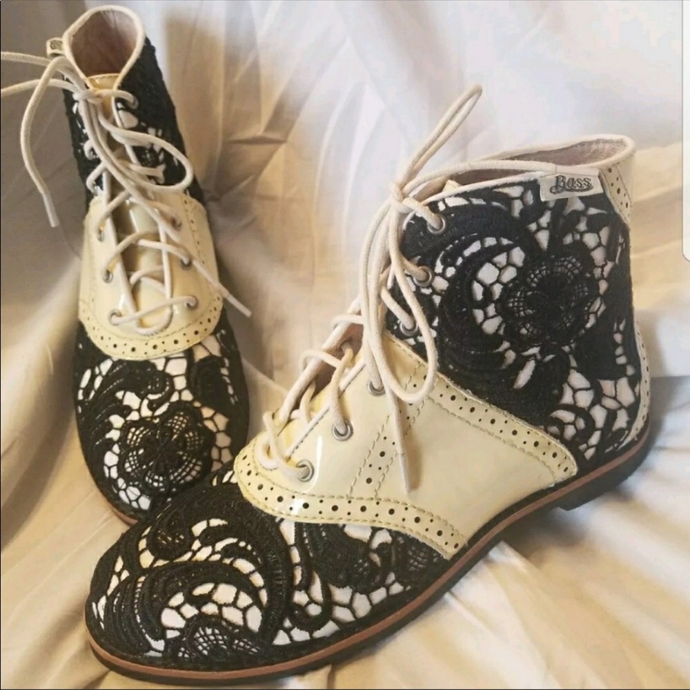 Bass saddle shoe.
